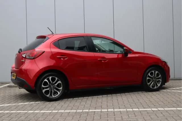Mazda 2 (2015) thumbnail 5