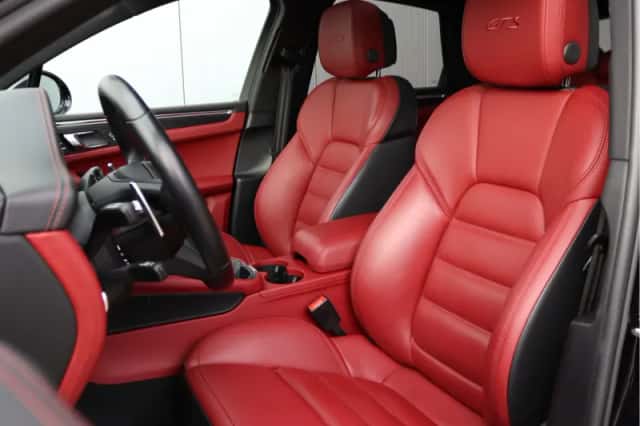 Porsche Macan (2021) thumbnail 4
