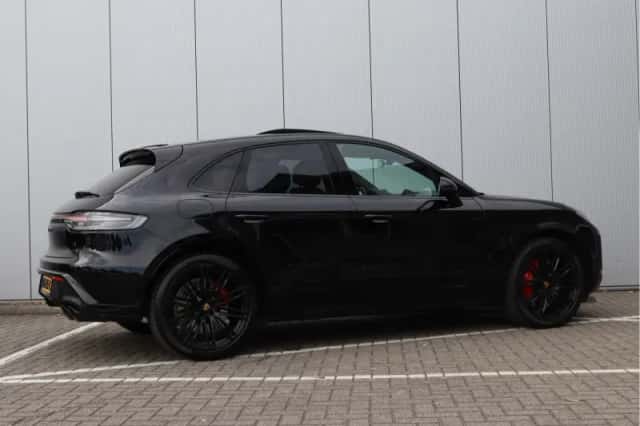 Porsche Macan (2021) thumbnail 5