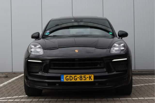 Porsche Macan (2021) thumbnail 6