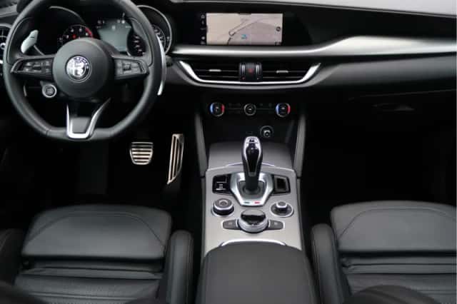 Alfa Romeo Stelvio (2020) thumbnail 3