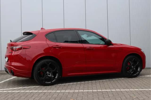 Alfa Romeo Stelvio (2020) thumbnail 5