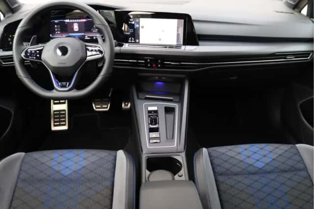 Volkswagen Golf (2021) thumbnail 3