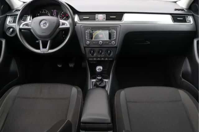 Škoda Rapid (2013) thumbnail 3