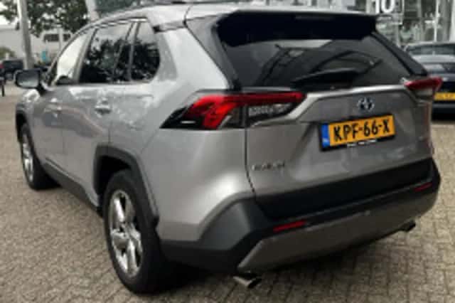 Toyota RAV4 (2021) thumbnail 3