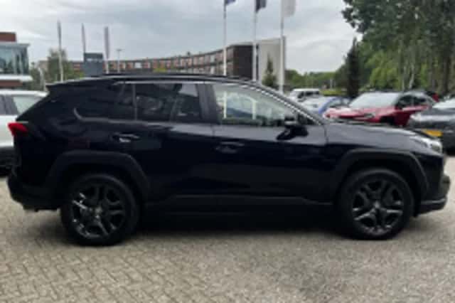 Toyota RAV4 (2022) thumbnail 5