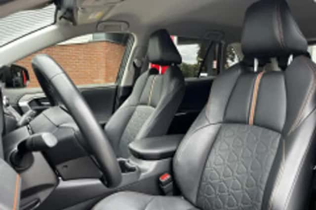 Toyota RAV4 (2022) thumbnail 6