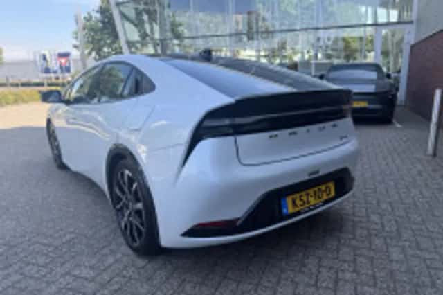 Toyota Prius (2025) thumbnail 3