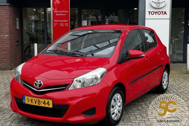 Toyota Yaris (2013) thumbnail 1