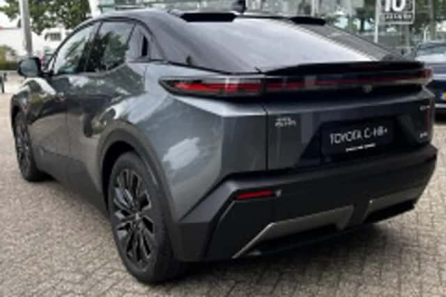 Toyota C-HR (2026) thumbnail 3