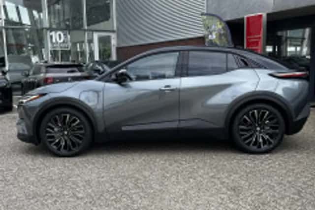 Toyota C-HR (2026) thumbnail 5