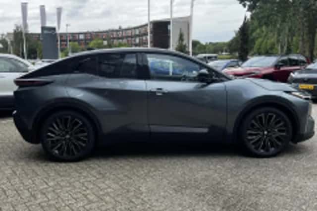 Toyota C-HR (2026) thumbnail 6