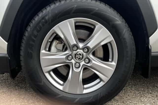 Toyota RAV4 (2024) thumbnail 2