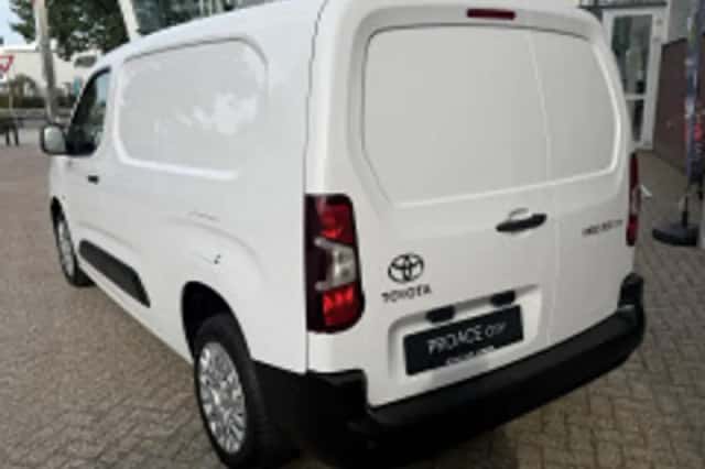 Toyota ProAce City (2024) thumbnail 3