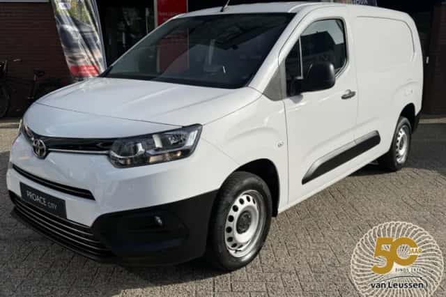 Toyota ProAce City (2024) thumbnail 1