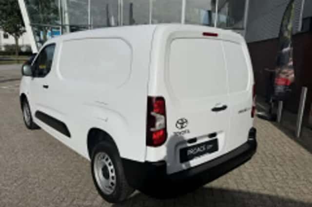 Toyota ProAce City (2024) thumbnail 3