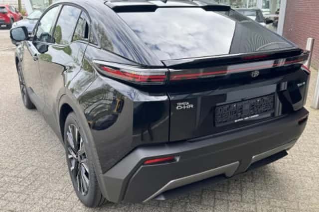 Toyota C-HR (2026) thumbnail 2