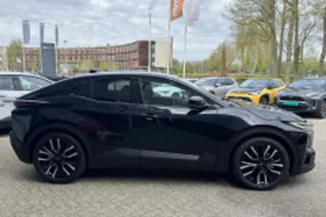 Toyota C-HR (2026) thumbnail 4