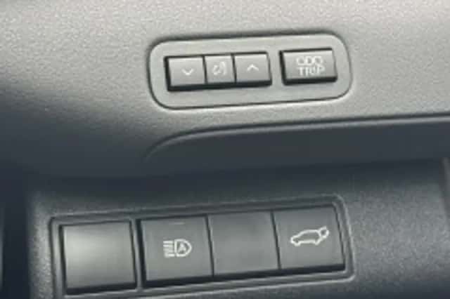 Toyota C-HR (2026) thumbnail 6