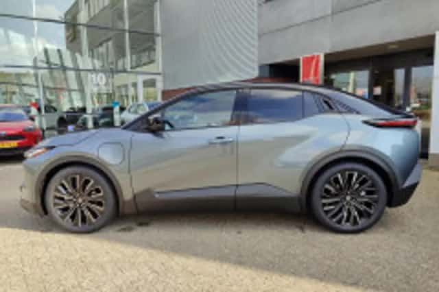 Toyota C-HR (2026) thumbnail 5