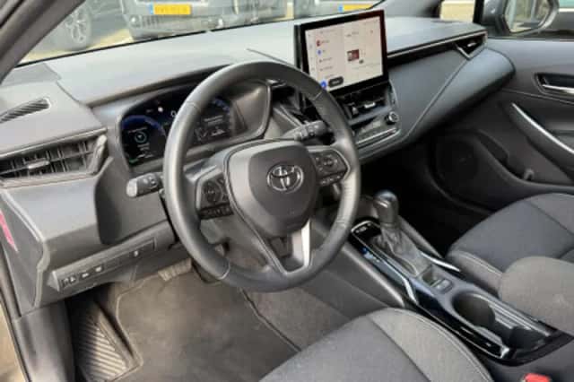 Toyota Corolla (2023) thumbnail 2
