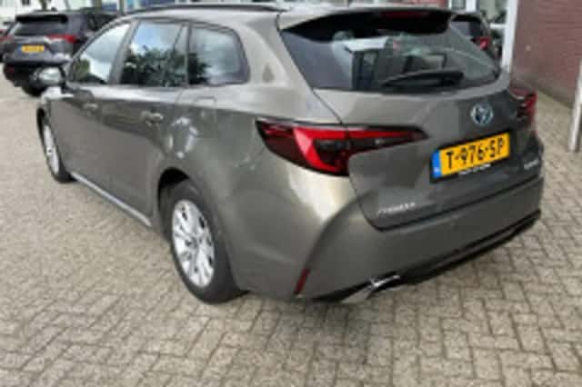 Toyota Corolla (2023) thumbnail 3