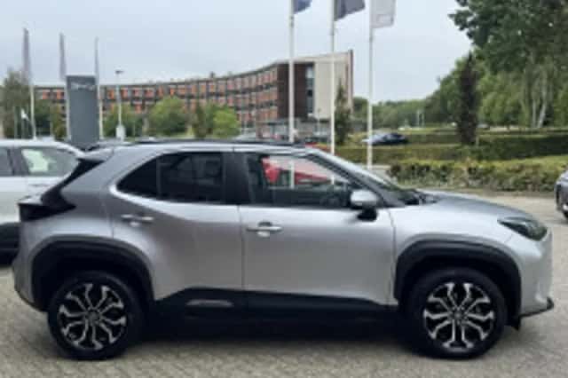 Toyota Yaris Cross (2024) thumbnail 3