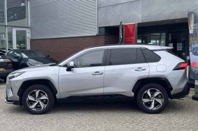 Toyota RAV4 (2022) thumbnail 2