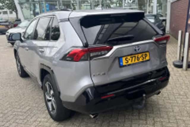 Toyota RAV4 (2022) thumbnail 5