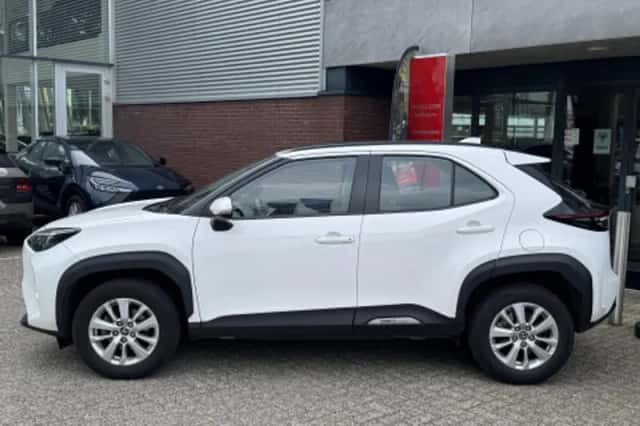 Toyota Yaris Cross (2023) thumbnail 2