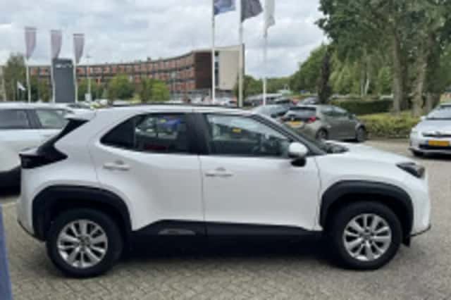 Toyota Yaris Cross (2023) thumbnail 3
