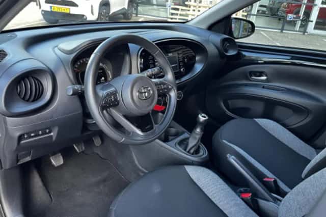Toyota Aygo X (2022) thumbnail 2