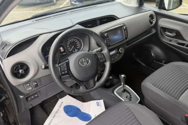 Toyota Yaris (2020) thumbnail 2
