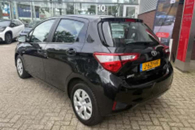 Toyota Yaris (2020) thumbnail 3