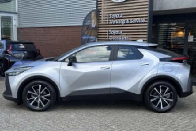 Toyota C-HR (2024) thumbnail 5