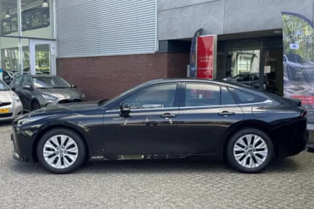 Toyota Mirai (2022) thumbnail 2