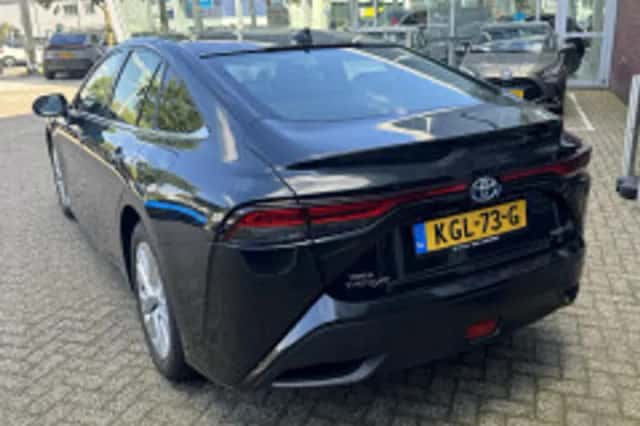 Toyota Mirai (2022) thumbnail 3