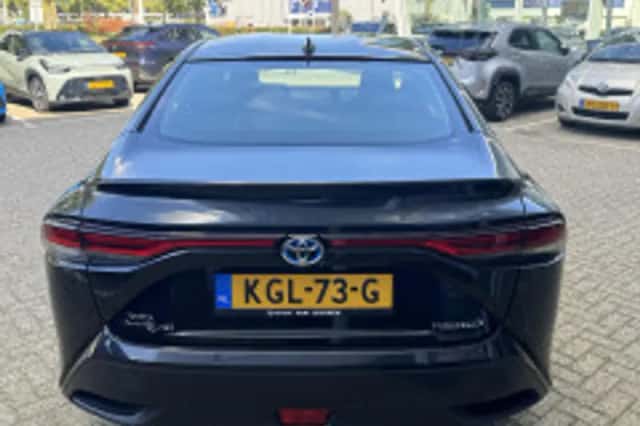 Toyota Mirai (2022) thumbnail 4