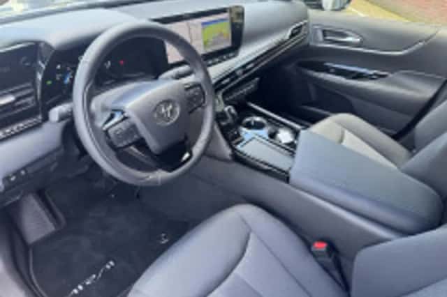 Toyota Mirai (2022) thumbnail 5