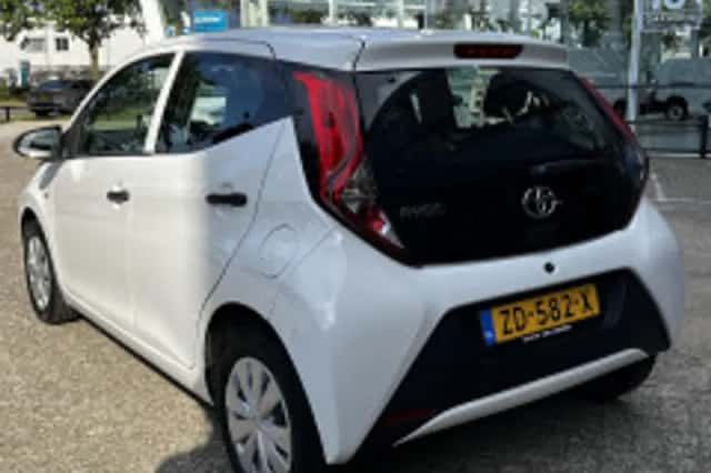 Toyota Aygo (2019) thumbnail 3