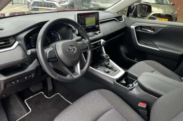 Toyota RAV4 (2020) thumbnail 2