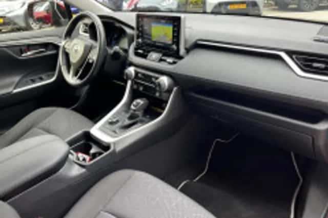Toyota RAV4 (2020) thumbnail 4