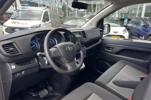 Toyota ProAce Electric Verso (2024) thumbnail 2