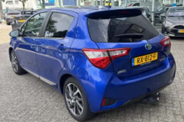 Toyota Yaris (2018) thumbnail 3