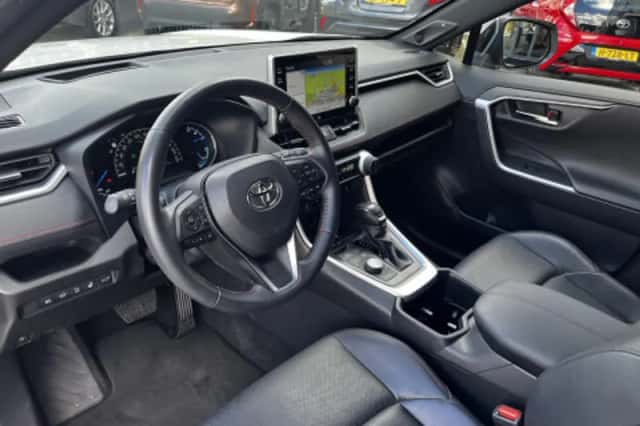 Toyota RAV4 (2022) thumbnail 2