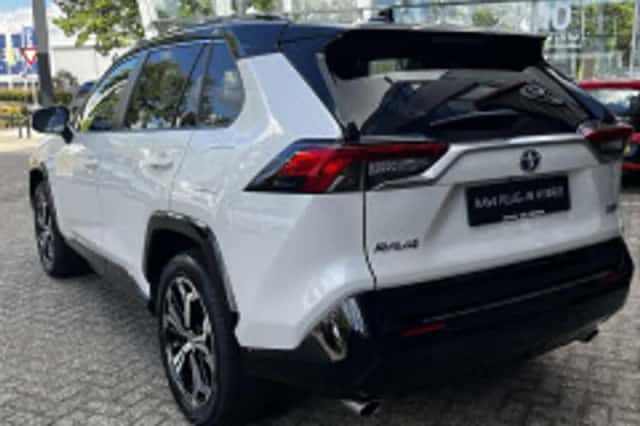 Toyota RAV4 (2022) thumbnail 3