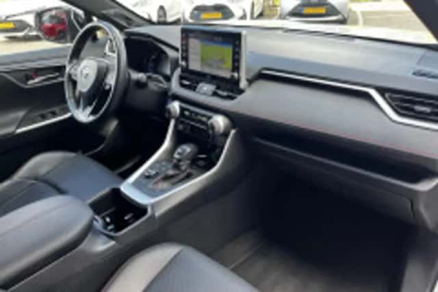 Toyota RAV4 (2022) thumbnail 4