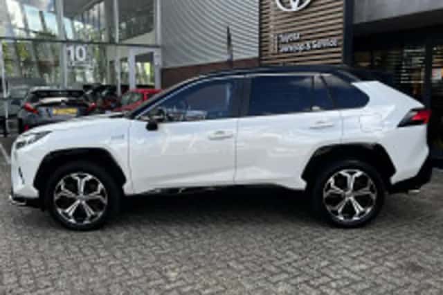 Toyota RAV4 (2022) thumbnail 5