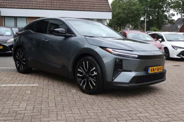 Toyota C-HR (2026) thumbnail 2