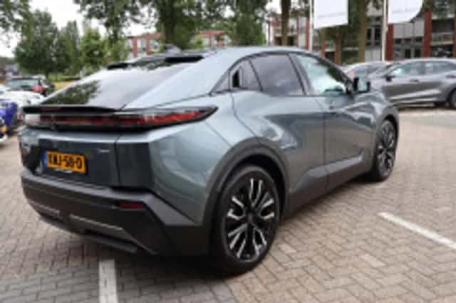 Toyota C-HR (2026) thumbnail 3